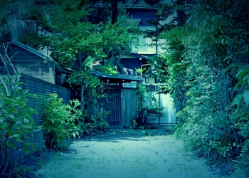 建物前,町,屋外,夏,晴れ,ホラー