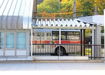 駅,ロータリー,町,屋外,晴れ,秋