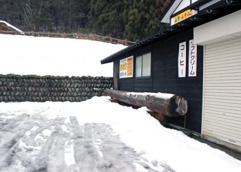 建物前,村,ロータリー,雪,曇り,屋外,冬,