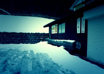 建物前,村,ロータリー,雪,曇り,屋外,冬,ホラー