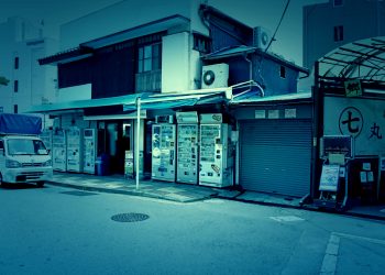 町,ロータリー,夏,屋外,晴れ,,ホラー