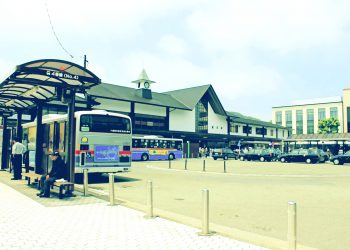 町,駅,ロータリー,夏,屋外,晴れ,昭和レトロ