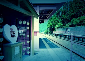 駅,恋山形駅,屋外,夏,晴れ,ホラー