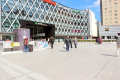 駅前,屋外,春,晴れ