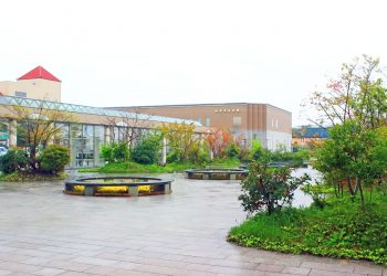 駅前,町,屋外,秋,曇り