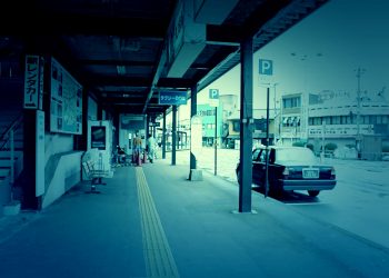 駅前,ロータリー,町,屋外,曇り,ホラー