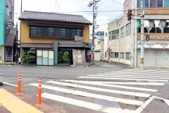 道路,建物前,町,屋外,晴れ
