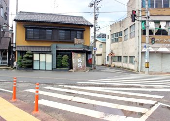 道路,建物前,町,屋外,晴れ