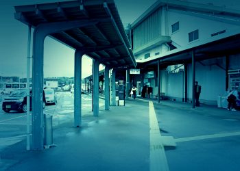 駅前,ロータリー,町,屋外,曇り,ホラー