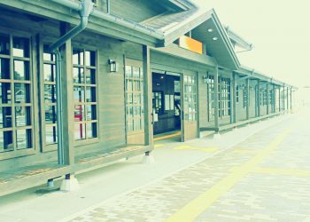 駅前,建物前,村,屋外,冬,曇り,昭和レトロ