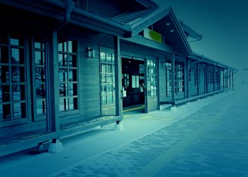 駅前,建物前,村,屋外,冬,曇り,ホラー
