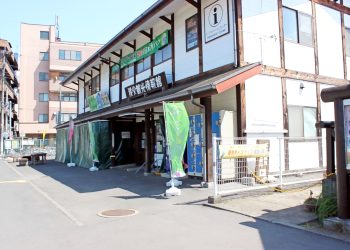 建物前,町,晴れ,夏,屋外