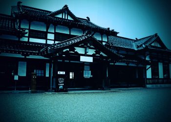 建物前,日本家屋,町,曇り,夏,屋外,ホラー