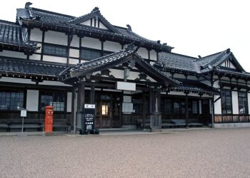 建物前,日本家屋,町,曇り,夏,屋外
