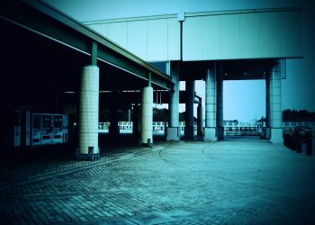 建物前,駅,町,曇り,屋外,ホラー
