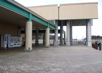 建物前,駅,町,曇り,屋外