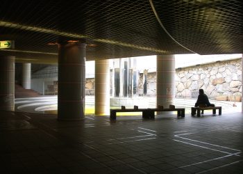 建物前,駅,町,夏,屋内