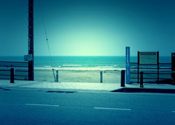浜辺,町,夏,屋外,晴れ,ホラー