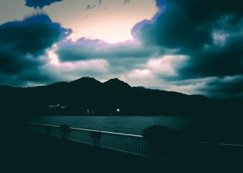 湖岸,町,曇り,冬,屋外,ホラー