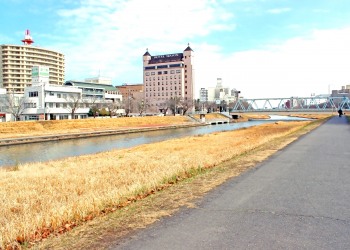 川,町,屋外,秋,晴れ