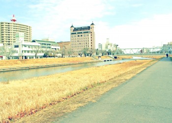 川,町,屋外,秋,晴れ,昭和レトロ