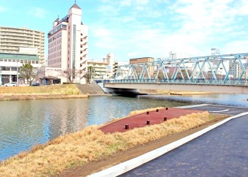 川,町,屋外,秋,晴れ
