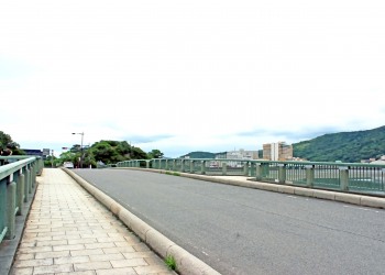 川,町,曇り,屋外,夏