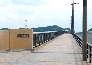 橋,町,屋外,秋,曇り