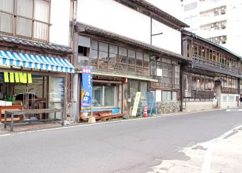 建物前,町,屋外,冬,曇り