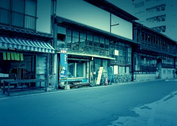 建物前,町,屋外,冬,曇り,ホラー