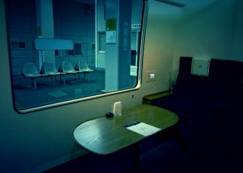 乗り物,電車,屋内,ホラー