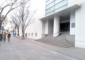 建物前,都市,屋外,冬,曇り