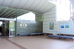 町,建物前,屋外,晴れ