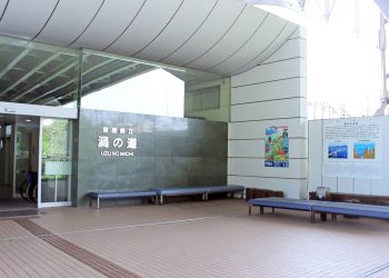 町,建物前,屋外,晴れ