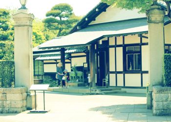 町,建物前,夏,屋外,晴れ,昭和レトロ