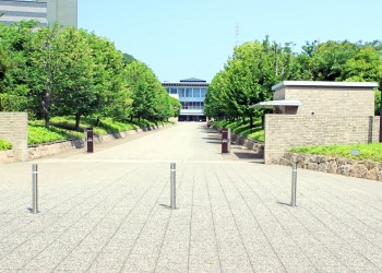 建物前,都市,屋外,夏,晴れ