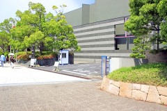 建物前,都市,屋外,夏,晴れ