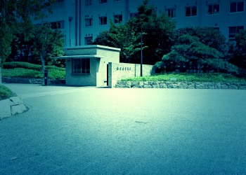 建物前,町,夏,屋外,晴れ,ホラー