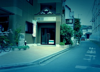 建物前,町,夏,屋外,晴れ,ホラー