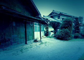 建物前,町,屋外,夏,曇り,ホラー