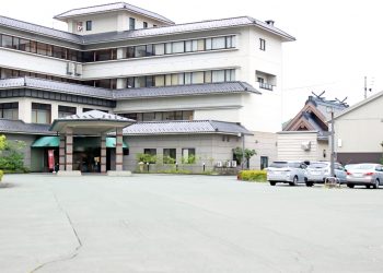 建物前,町,屋外,夏,曇り