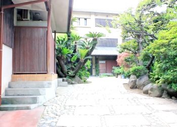 建物前,町,屋外,秋,曇り