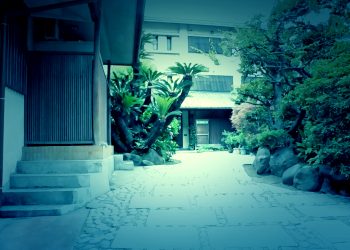 建物前,町,屋外,秋,曇り,ホラー