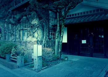 建物前,町,屋外,冬,晴れ,ホラー