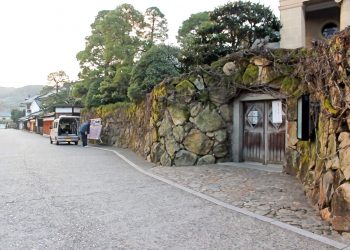 建物前,町,屋外,冬,曇り