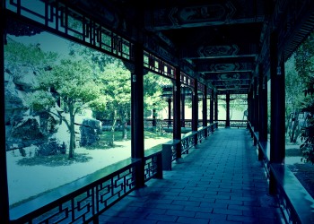 洋館中庭,夏,屋外,晴れ,晴れ,ホラー