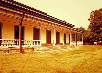洋館,洋風庭園,屋外,春,晴れ,ヴィンテージ