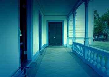 洋館,洋風庭園,屋外,春,晴れ,ホラー