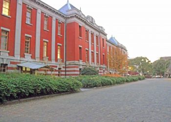 洋館,建物前,町,屋外,秋,晴れ