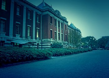 洋館,建物前,町,屋外,秋,晴れ,ホラー